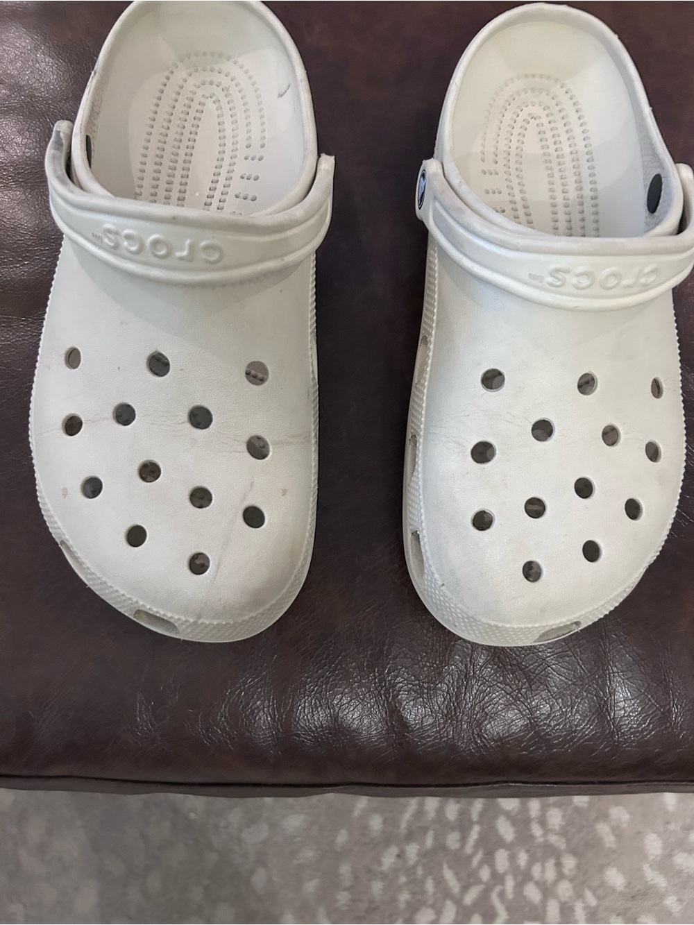 CROCS Classic Clog in Bone